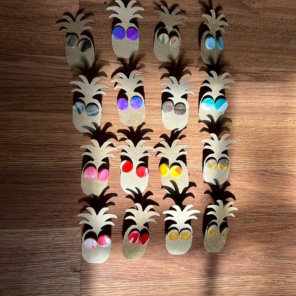 HAND MADE CLAY EAR RINGS - Picture 1 of 7